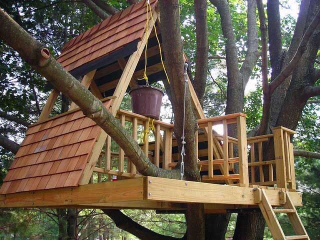 image of a children's play treehouse